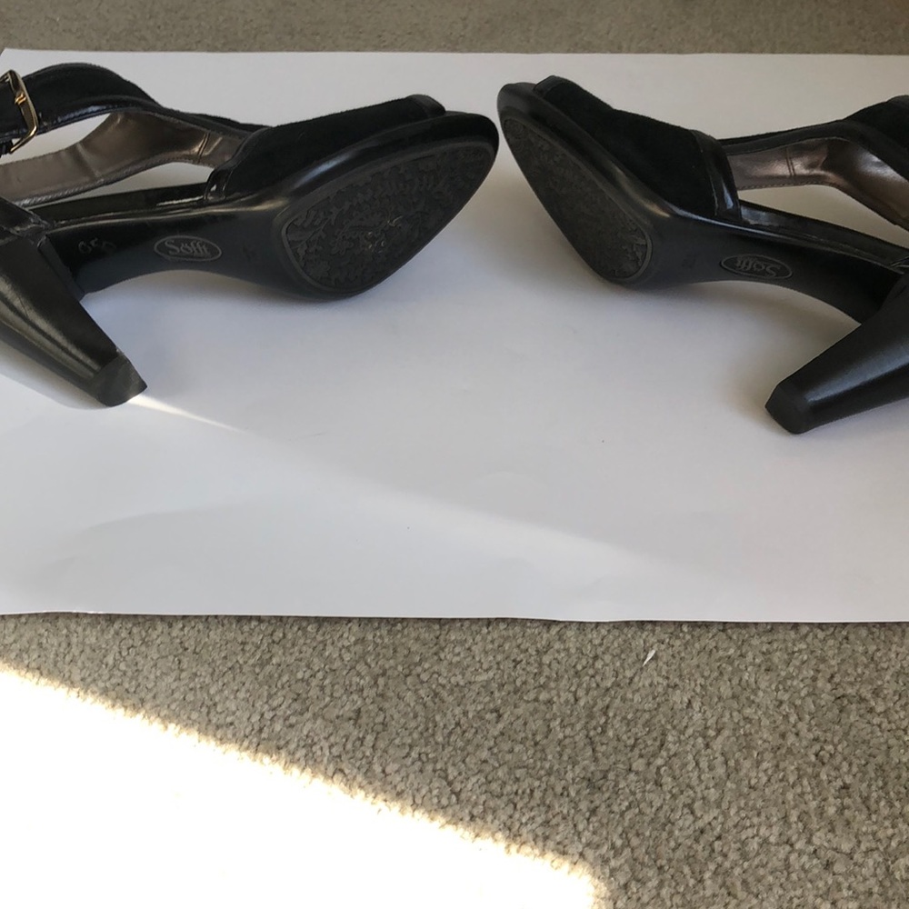 Heels - Picture 4 of 4